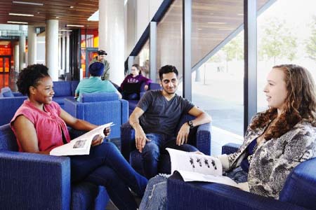 студенты в Канаде