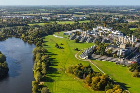 на кампусе университета