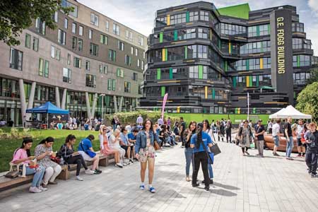 на кампусе Queen Mary University of London
